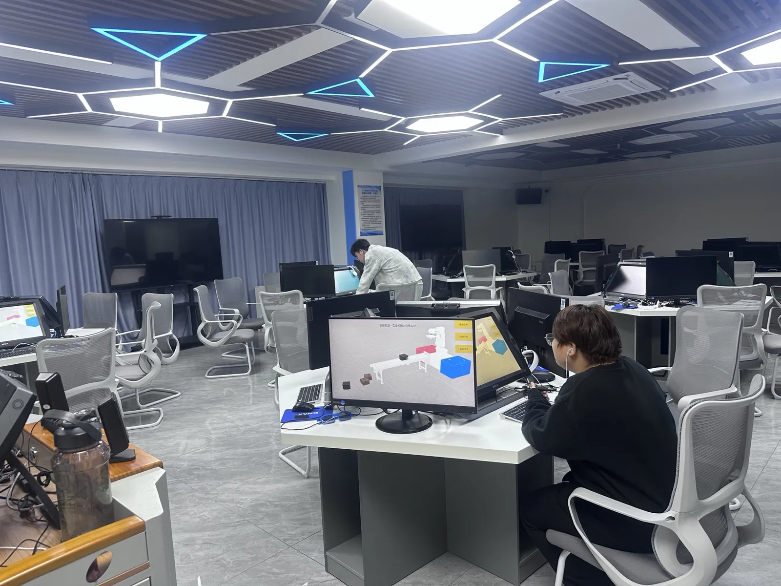 课题小组测试项目设备适配