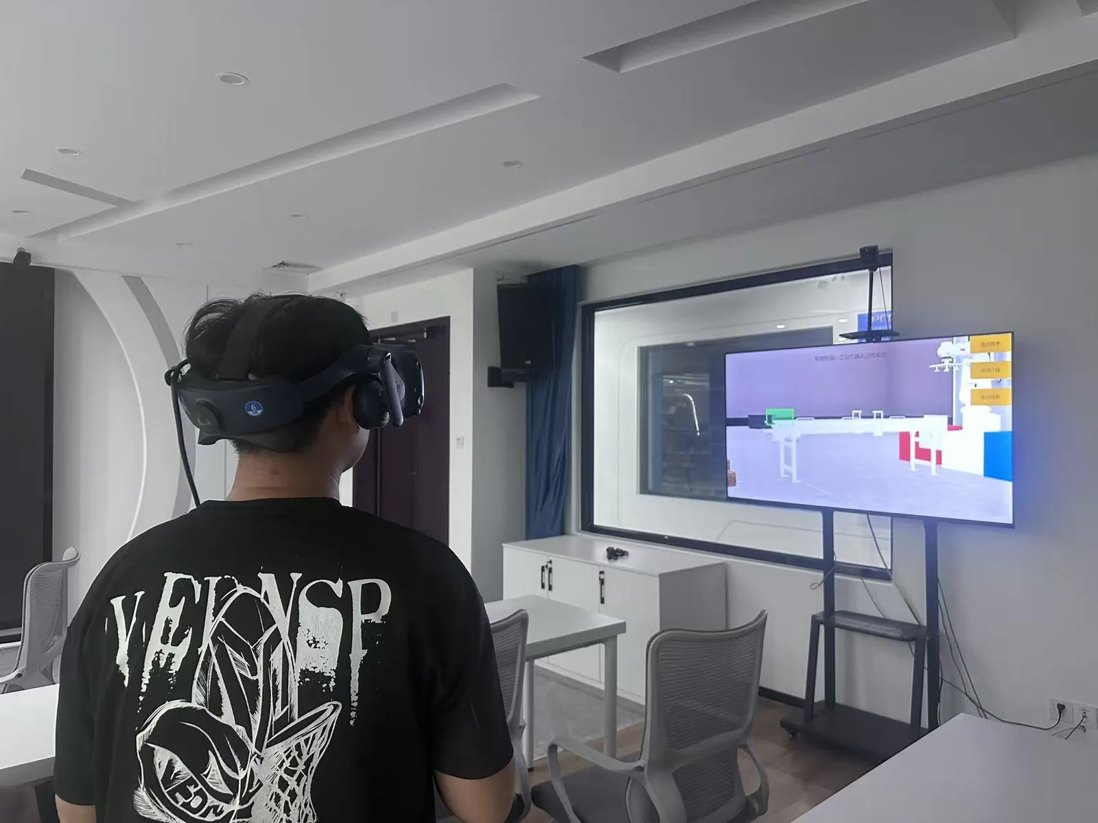 课题小组测试 VR 项目